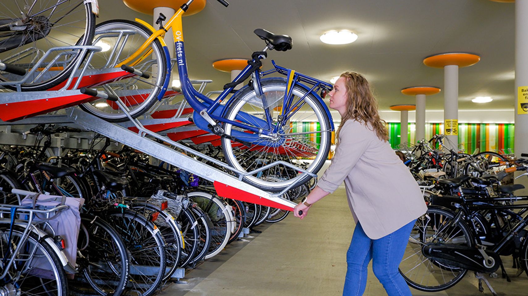 2ParkUp-2-tier-bike-rack-easy-to-use.jpg