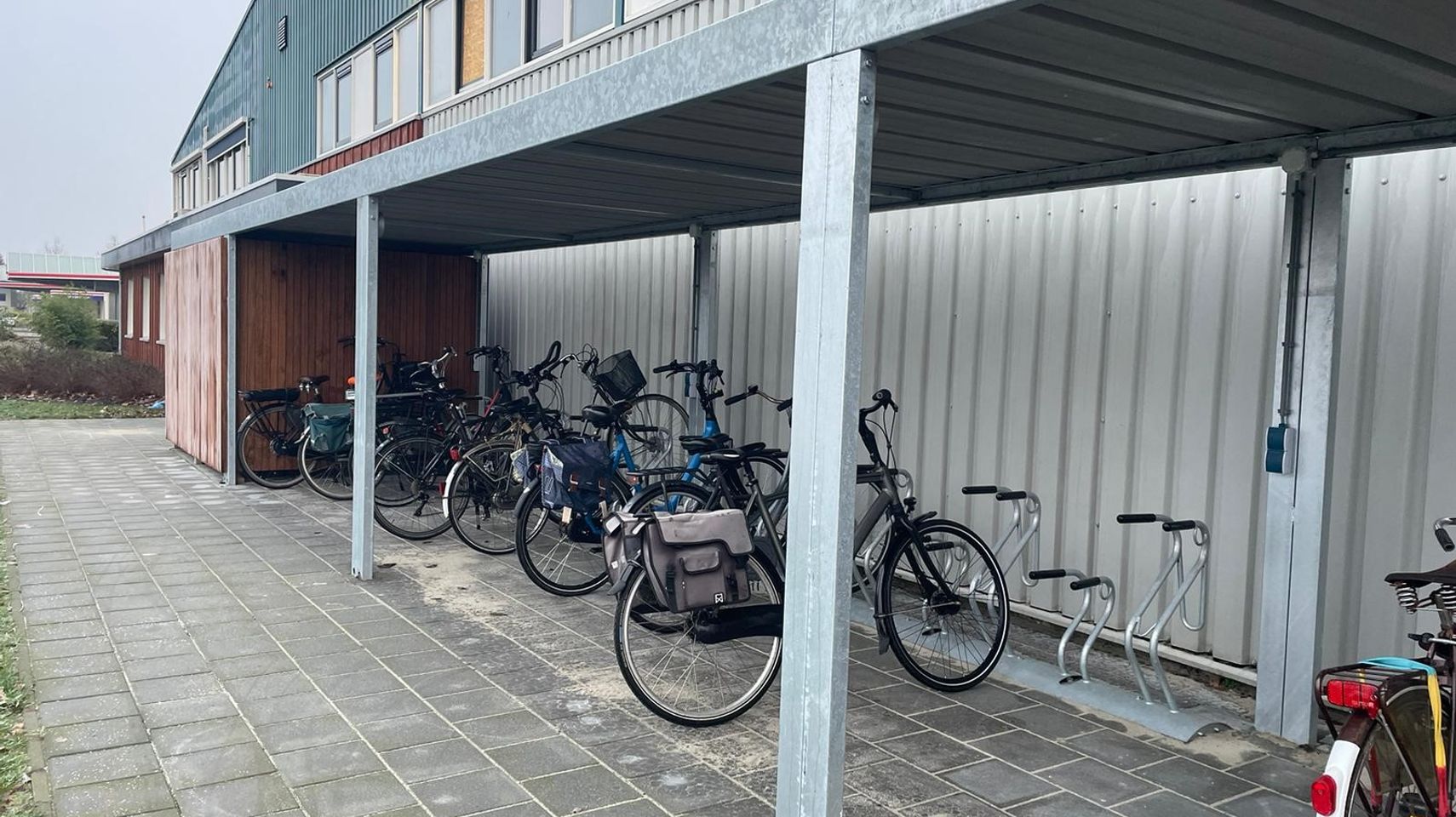 klaver-cubic-wooden-open-bike-shelter-2.jpg