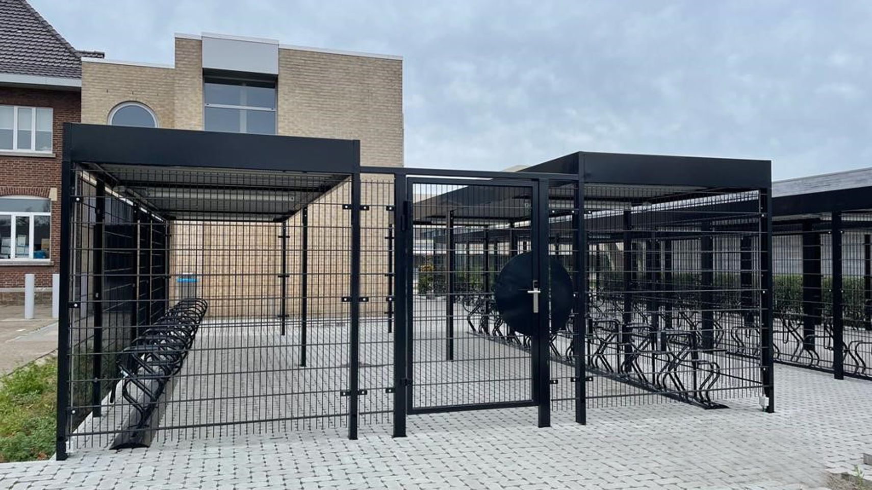 klaver-mesh-cubic-school-bike-shelter.jpg