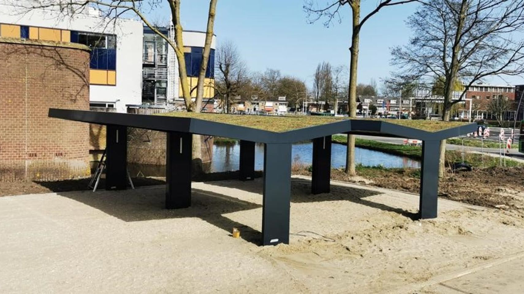 t-hide-bike-shelter-green-roof.jpg