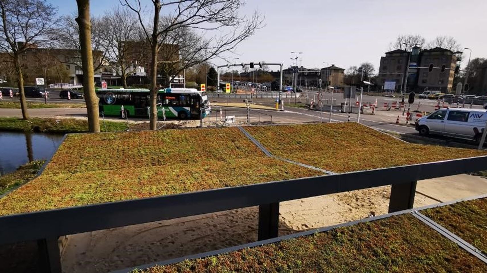 t-hide-bike-shelter-open-sided-green-roof-top.jpg