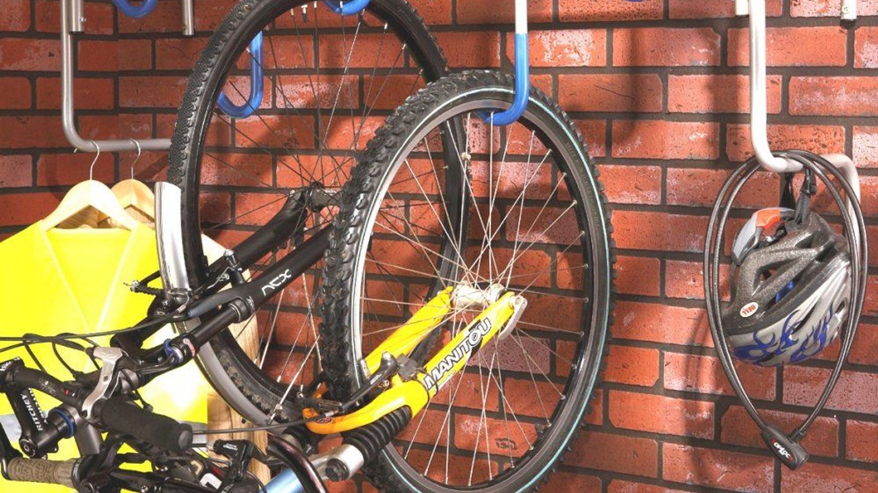 indoor-wall-mounted-vertical-bike-rack-5-bikes-p1507-6543_image.jpg