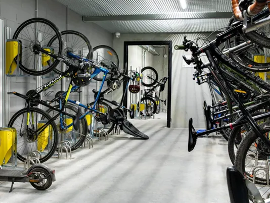 Vertical bike rack parkis