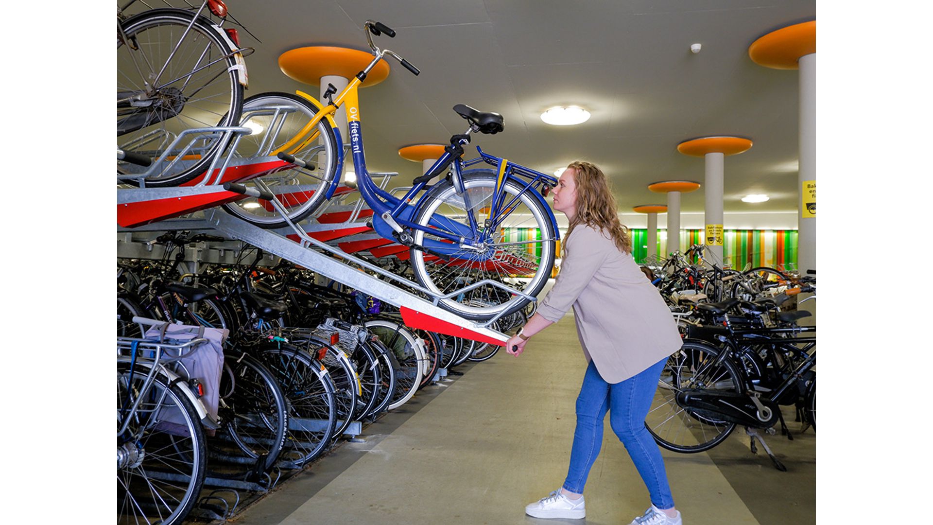 2ParkUp-2-tier-bike-rack-easy-to-use.jpg