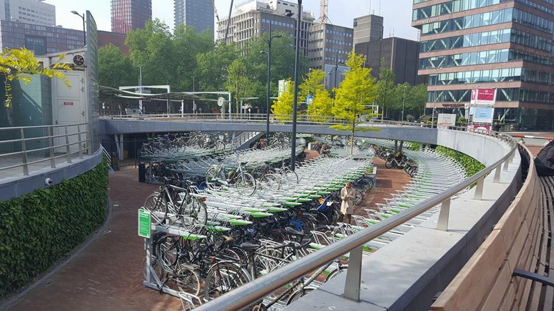 klaver-2parkup-2-tier-bike-rack-transport-hub.JPG