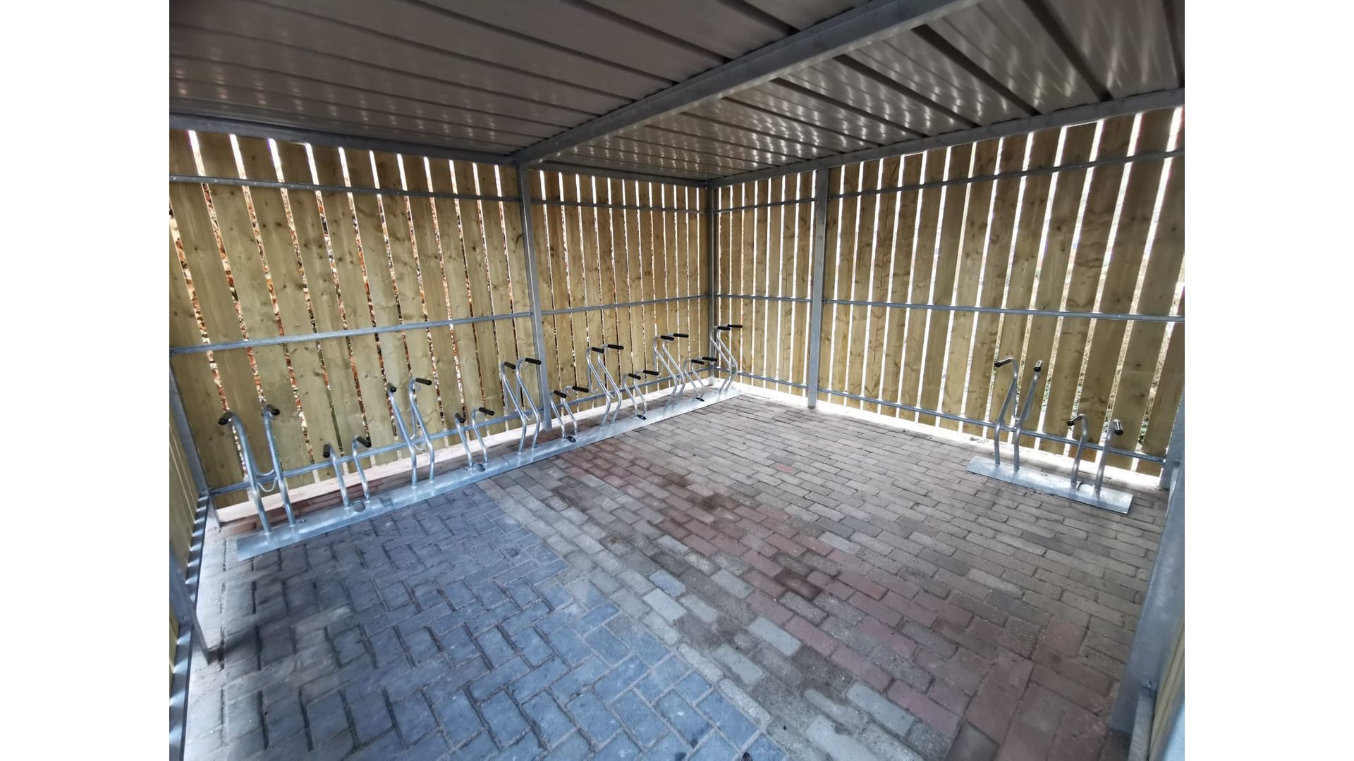klaver-cubic-wooden-bike-shelter-interior.jpg