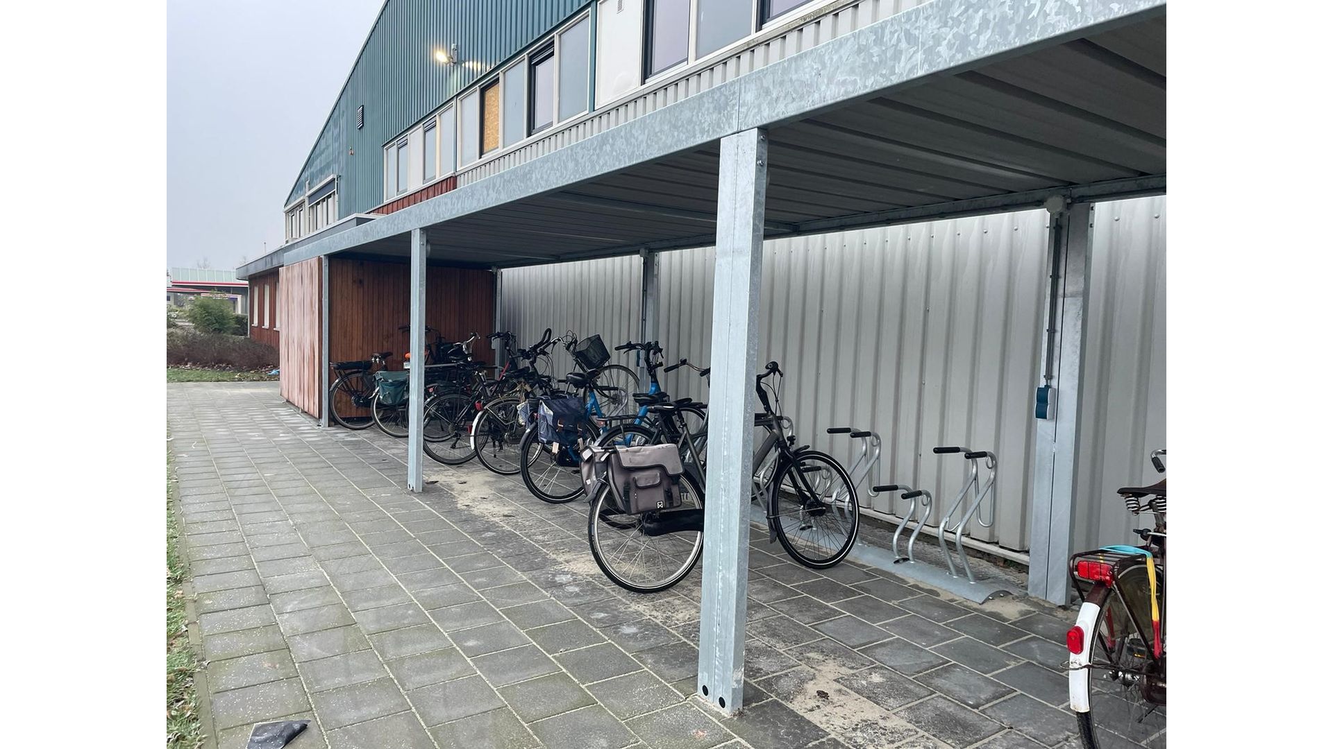 klaver-cubic-wooden-open-bike-shelter-2.jpg