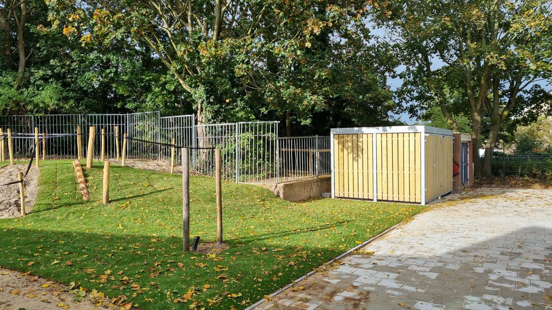 klaver-cubic-wooden-bike-shelter-school.jpeg