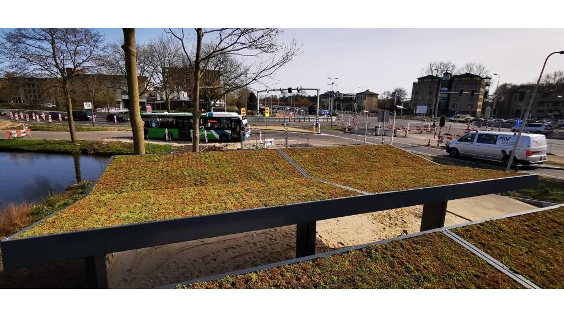 t-hide-bike-shelter-open-sided-green-roof-top.jpg