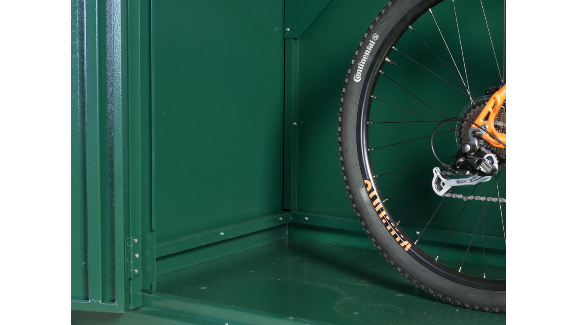 scs-4-bike-metal-floor-2.jpg