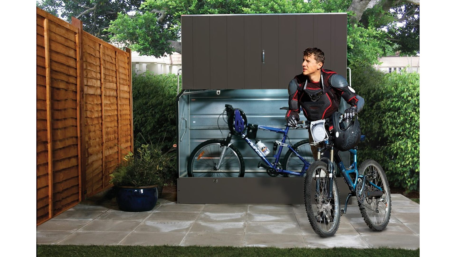 Lockable bike box top
