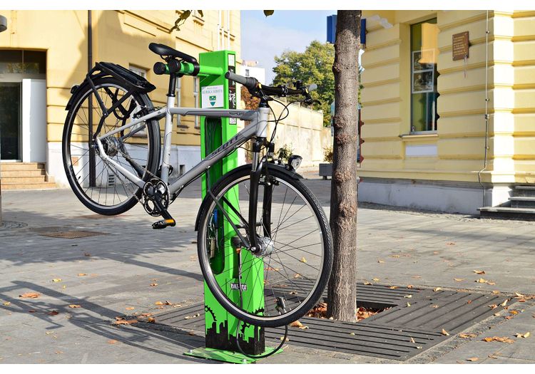 Public bike repair stand with pump 