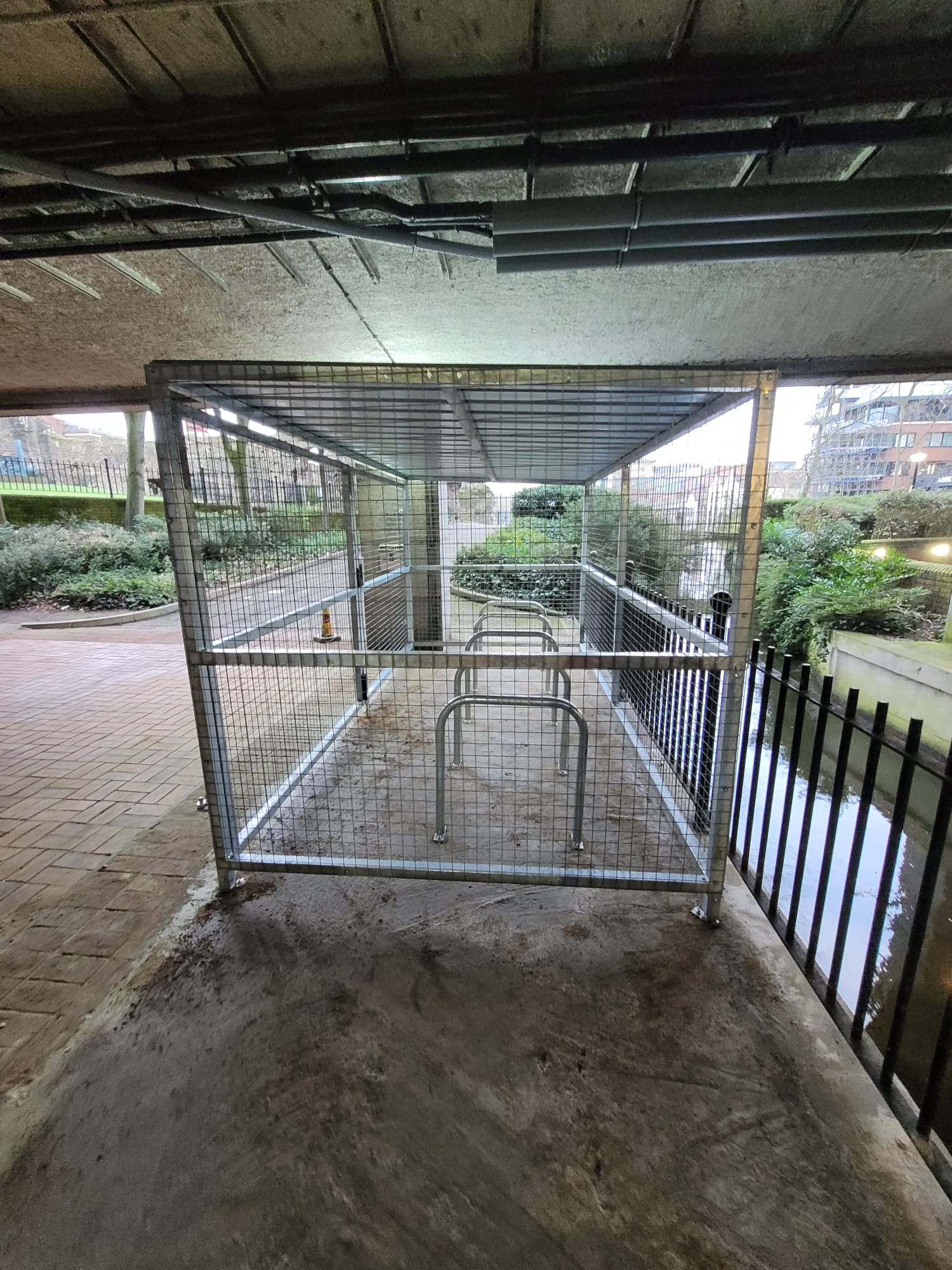 Randals Wood Merton Mesh Cycle Shelter